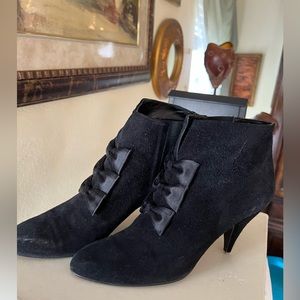 Modelo made in Spain suede bootie need new heel stub. Beautiful good shape